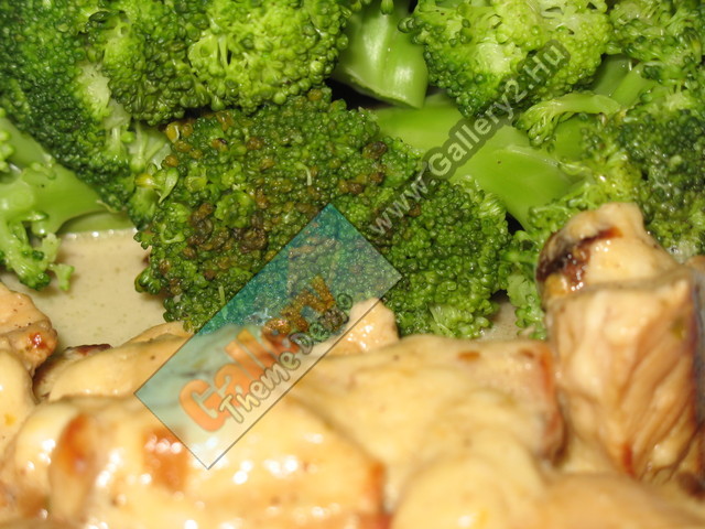 Broccoli and chicken with cheese