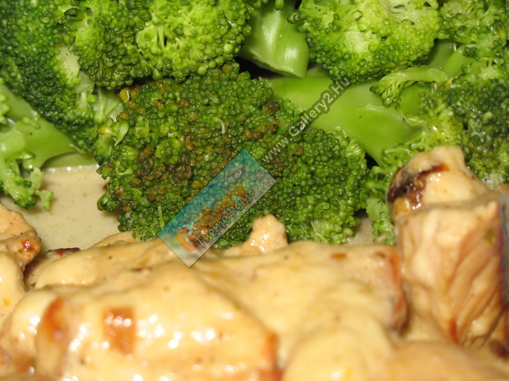 Broccoli and chicken with cheese
